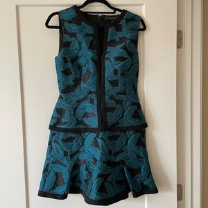 BCBG cocktail dress size 6 perfect for parties & Holidays